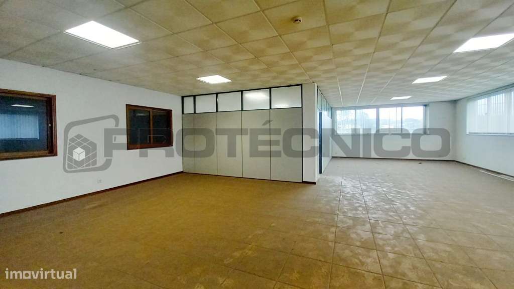 Armazém, 2 400 m², Oiã-13