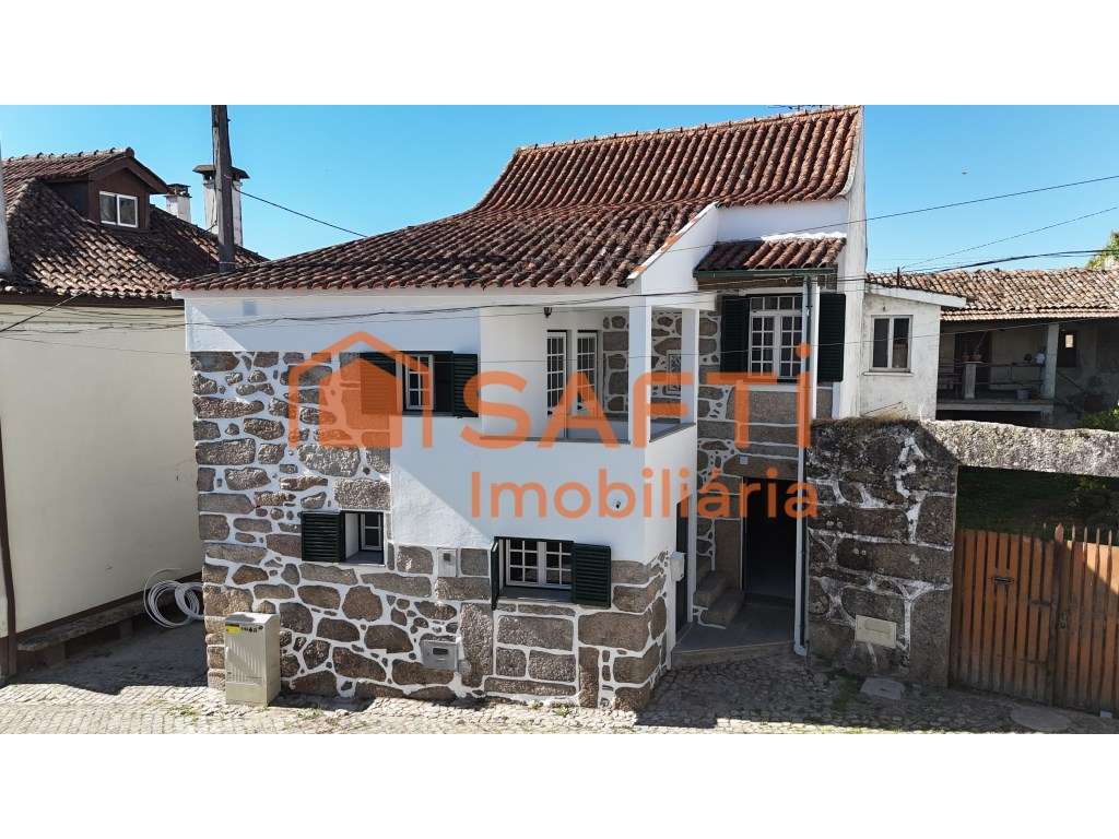 Moradia Típica Beirã Construída em Granito, em Cabanas de Viriato - Grande imagem: 3/43