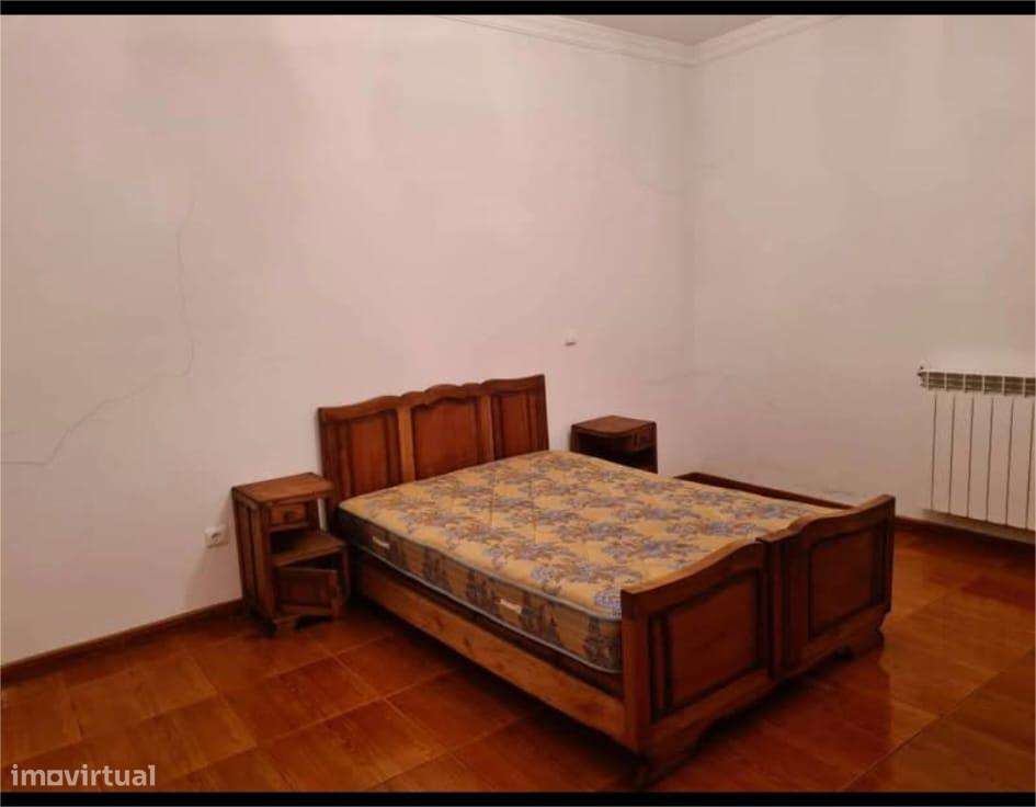 Moradia geminada T3-8