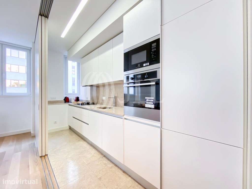 Apartamento T2 com estacionamento junto à Avenida da Liberdade, em ... - Grande imagem: 5/17