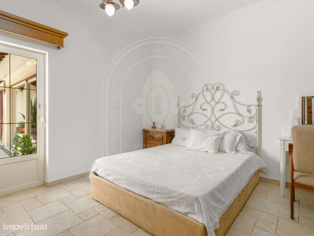 Moradia de Luxo T4+2, Remodelada, Mobilada, Piscina, Salão de Jogos...-20