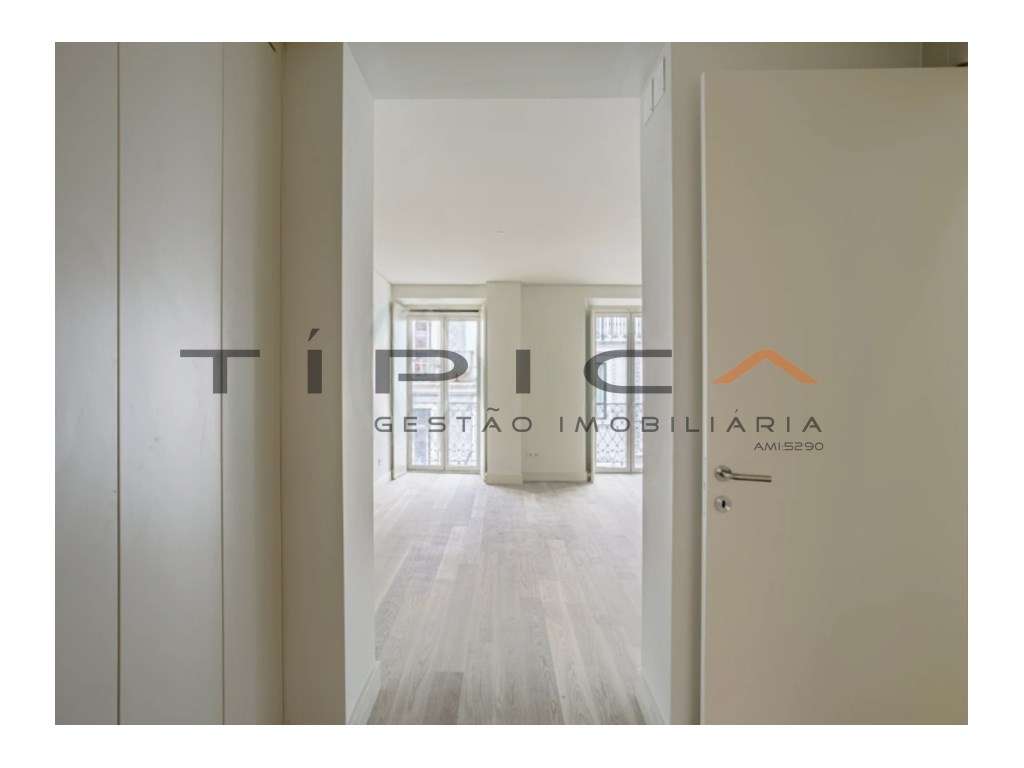 Apartamento T2 com 119 m² em Santos, Lisboa-1
