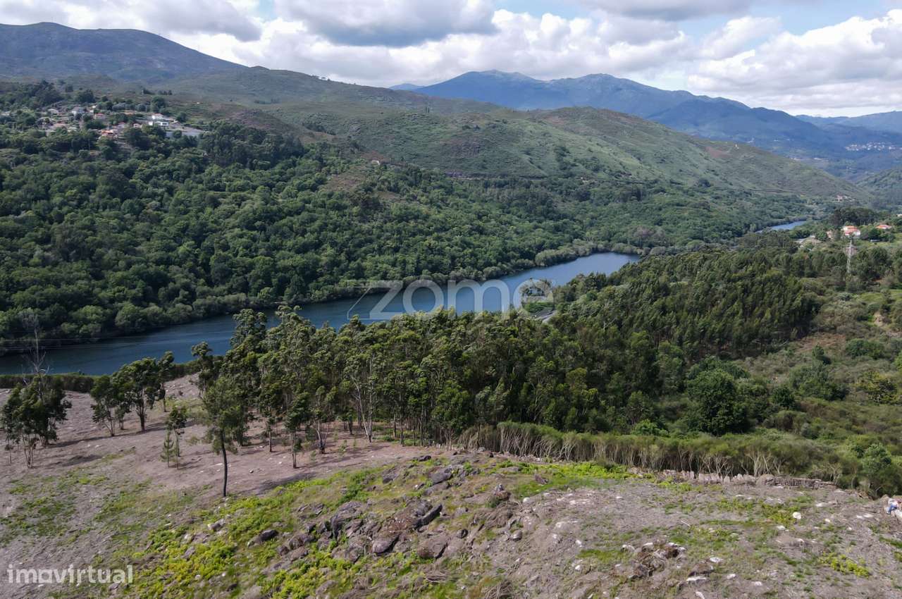 Terreno com 7.7 ha e três ruínas em Britelo, Ponte da Barca - Grande imagem: 3/28