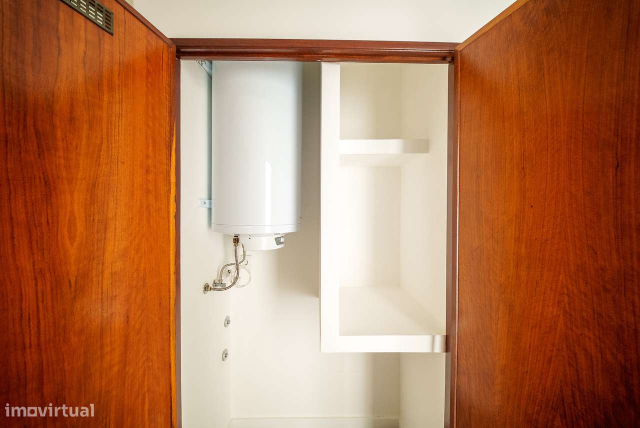 Apartamento T3 Totalmente Remodelado em Santa Clara | Varanda-16