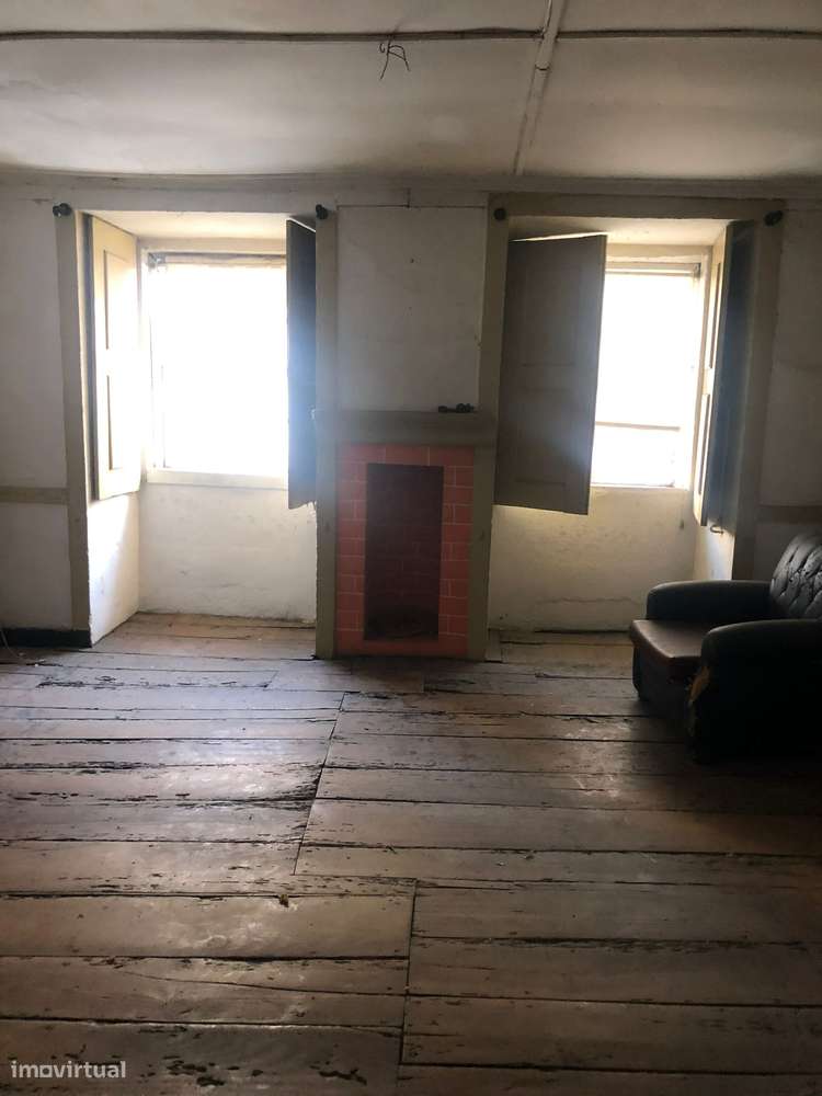 Prédio de 3 pisos no centro da capital da região demarcada do Douro-6