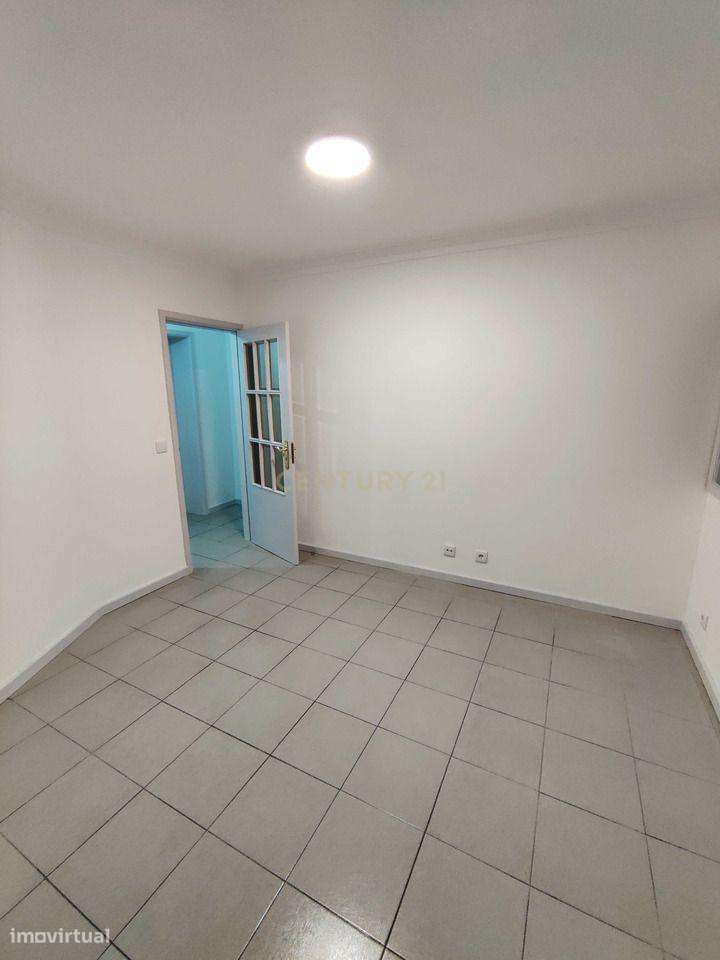 Foco no Investimento (T1+1 com terraço e varanda, arrendado por 650€) - Grande imagem: 5/19