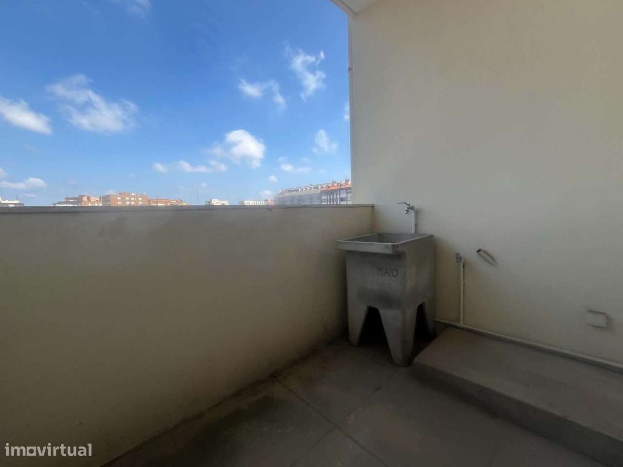 Apartamento T1 no centro do Porto com garagem-25