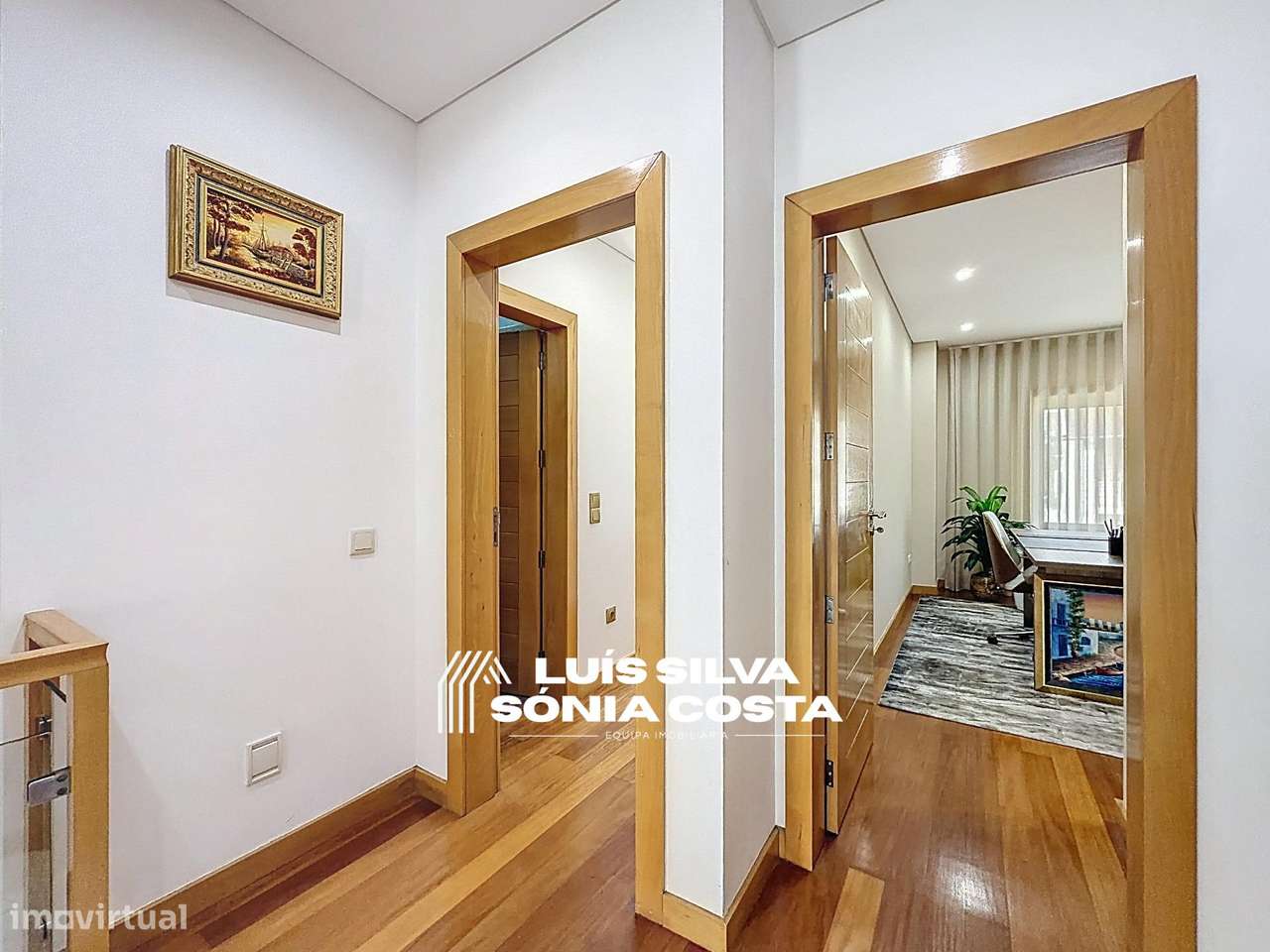 Moradia T4 Excelente Estado e Áreas | 2 Suites, Jacuzzi, Painéis...-25