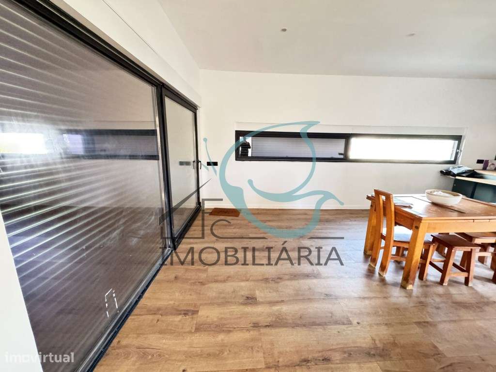 Moradia contemporânea T3 com piscina e vista sobre Almada e Ponte 2...-5