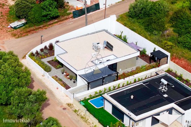 Moradia Térrea Moderna com Acabamentos de Luxo em Monte Canelas – Port-1
