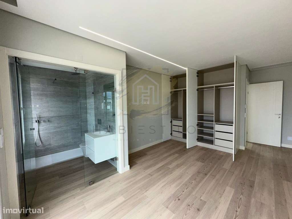 Moradia V4 com excelentes acabamentos-38