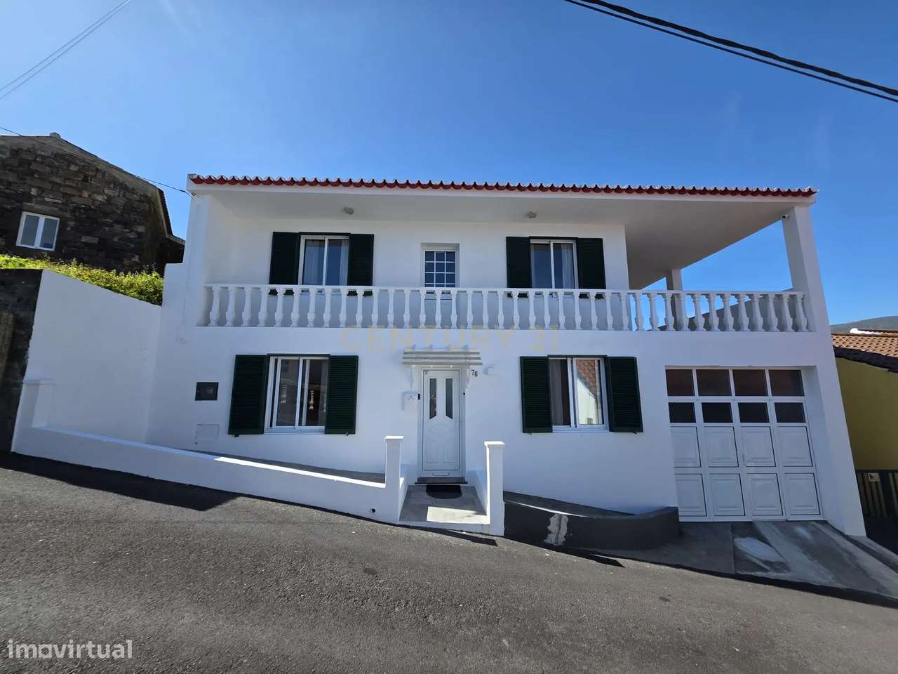 Moradia T5 Totalmente Equipada e Renovada com Vista Deslumbrante – Lom-0