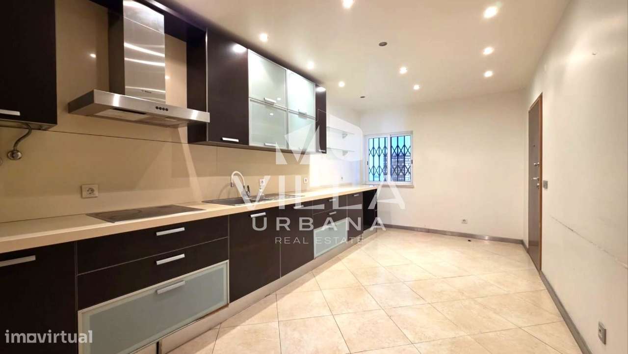 Moradia T3 +1 com Garagem localizada numa zona tranquila em Belverde-28