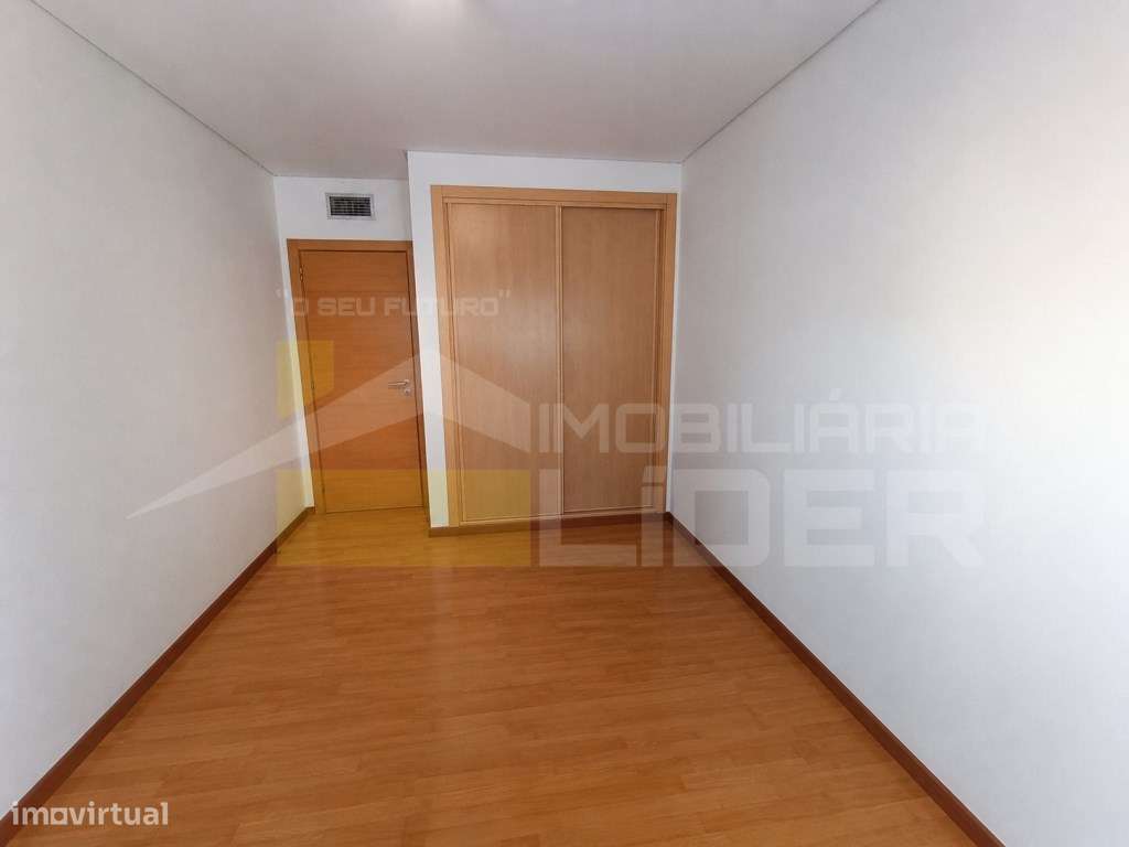 Apartamento T3 com Suíte, em Camarate, Lisboa.-21