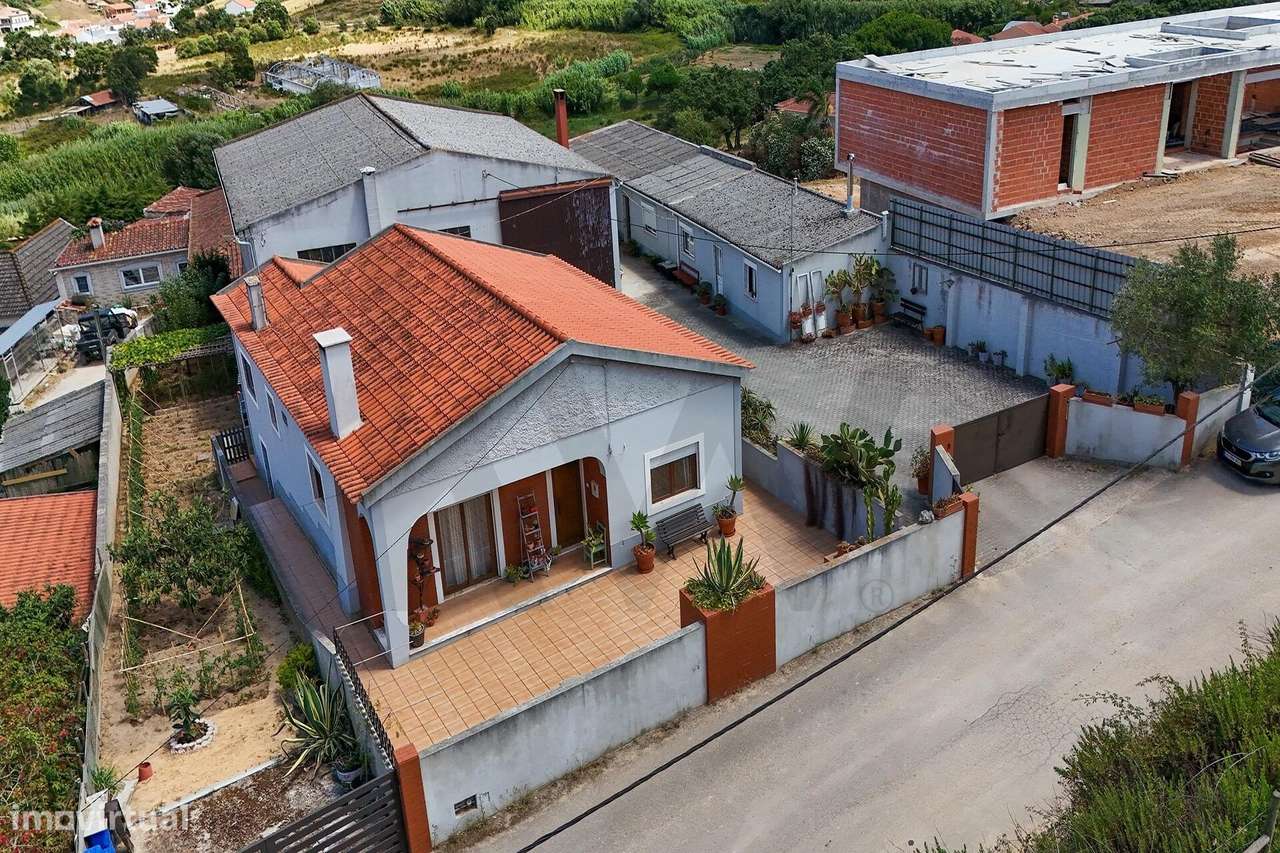 Moradia T3 com Pavilhão de 198 m2 e Terreno de 976 m2 | Fonte Grada, T-17