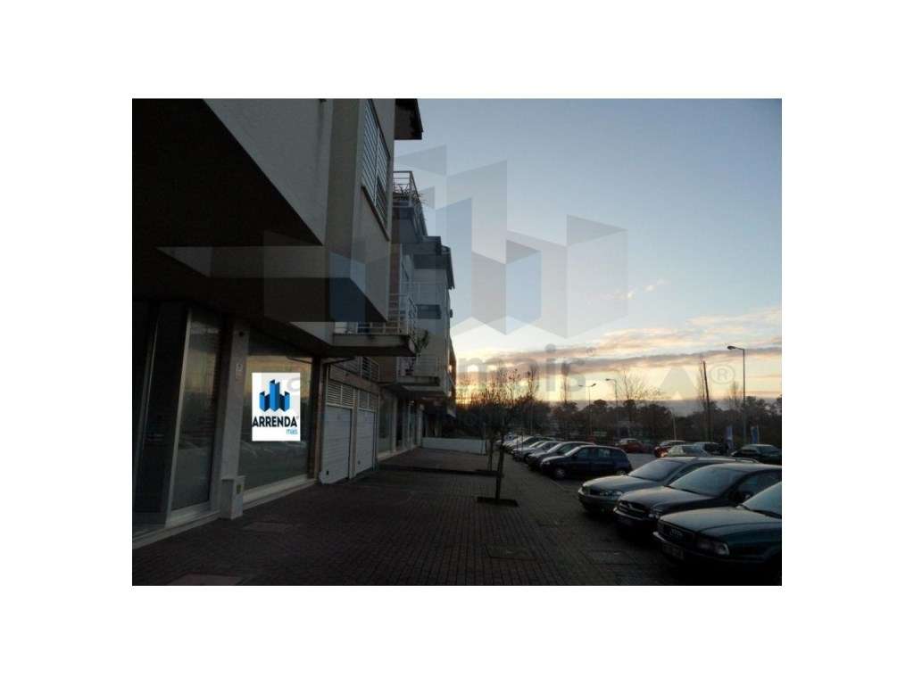 Garagem para arrendar na Estrada de Coselhas - Grande imagem: 2/3