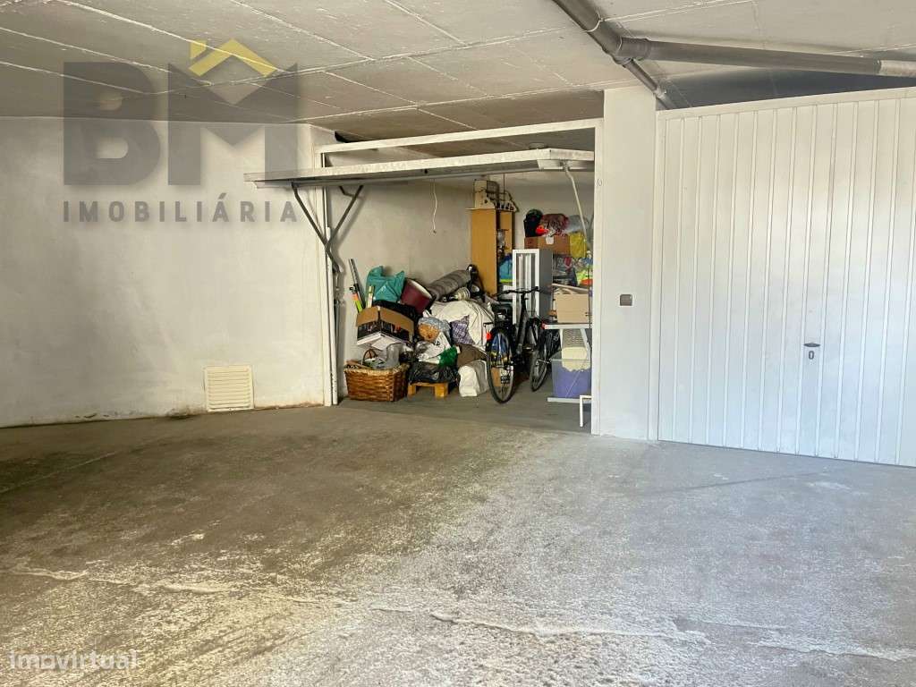 Garagem fechada localizada num sossegado bairro da cidade de Castel... - Grande imagem: 2/6