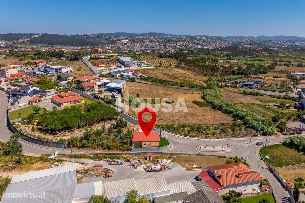 Moradia T3 Renovada | Azoia – Leiria-51