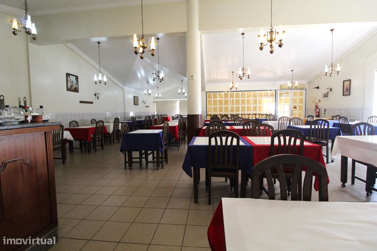 Loja, 582 m², Riachos-4