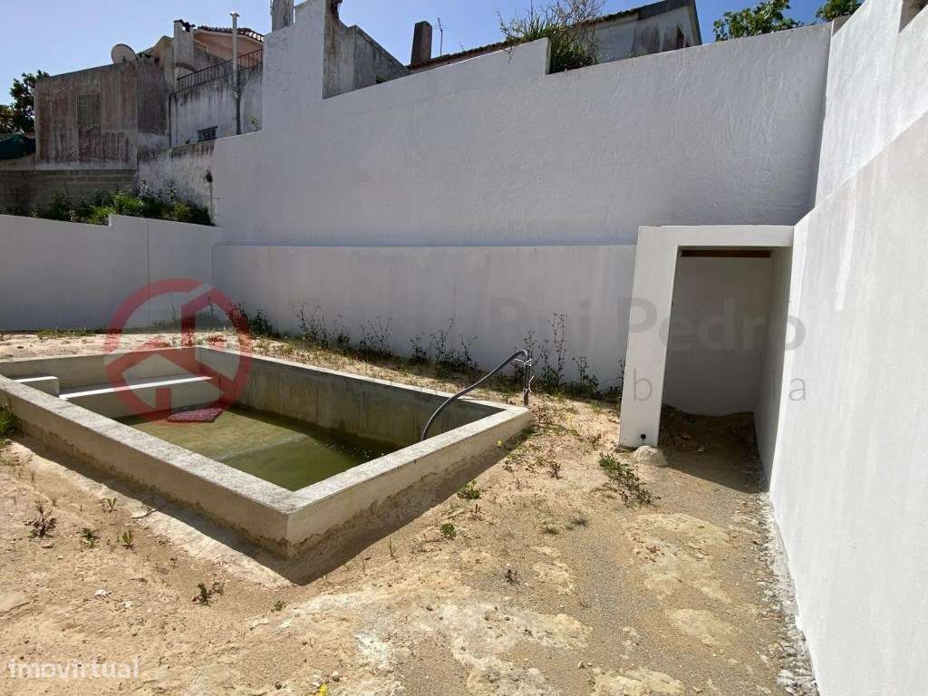 Terreno Urbano para Construção de Moradia T4 com Piscina, em Charne... - Grande imagem: 5/47