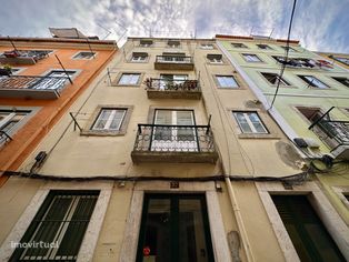Apartamento T2 com varanda em Santos, Lisboa