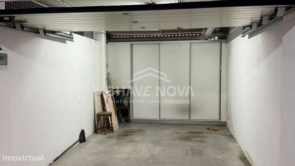 T2 Seminovo c/varanda e garagem Box em Canidelo-30