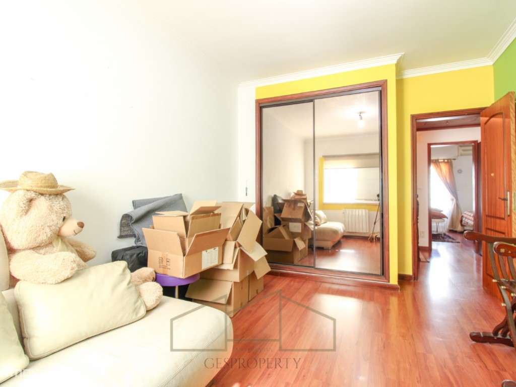 Moradia T3 nos Foros da Amora-21