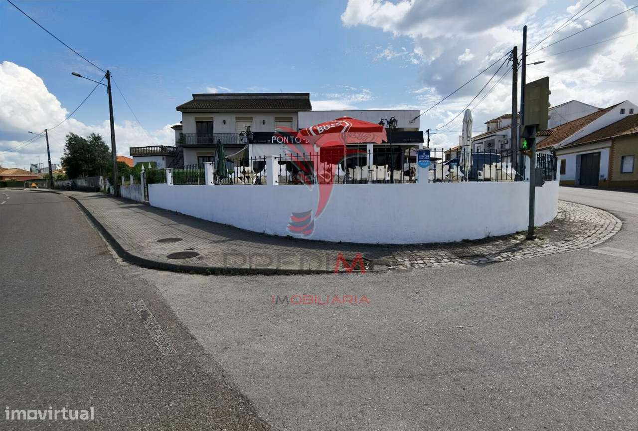 Moradia de tipologia T4 com espaço comercial  Riachos - Torres Novas - Grande imagem: 4/32