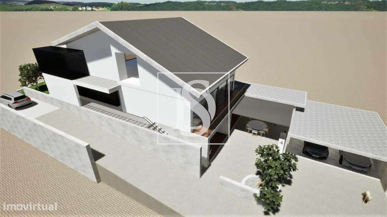 Moradia T4 de três pisos inserido num terreno com 1188m2. Exclente pot-1