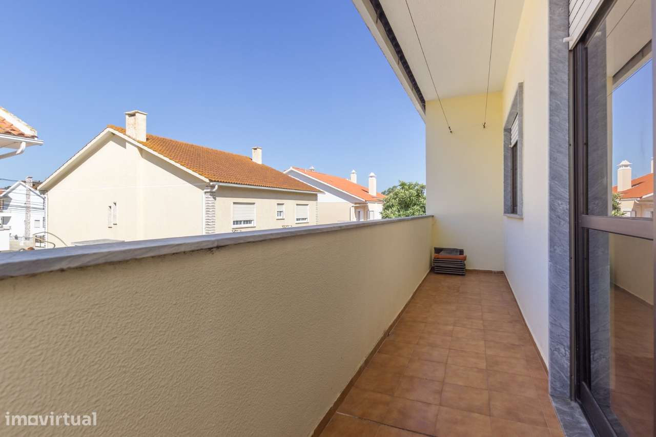 Moradia T3 + 1 em Vale Milhaços - Corroios com Garagem-17