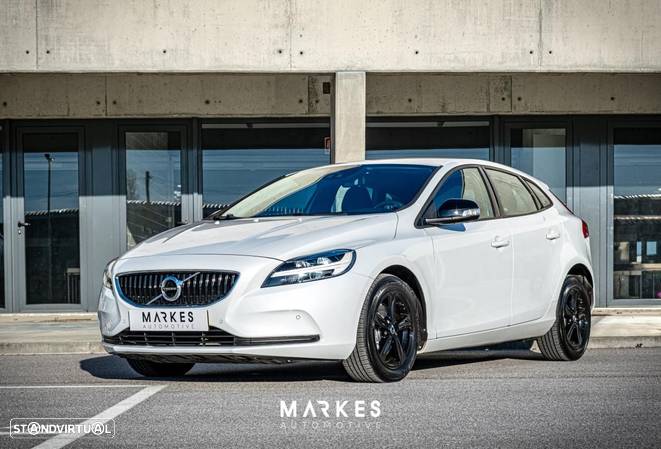 Volvo V40 2.0 D2 Momentum - 1