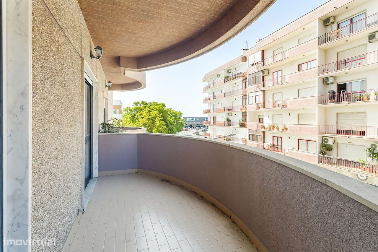 T4 com 184 m², garagem,  varandas e espaço para toda a família-29