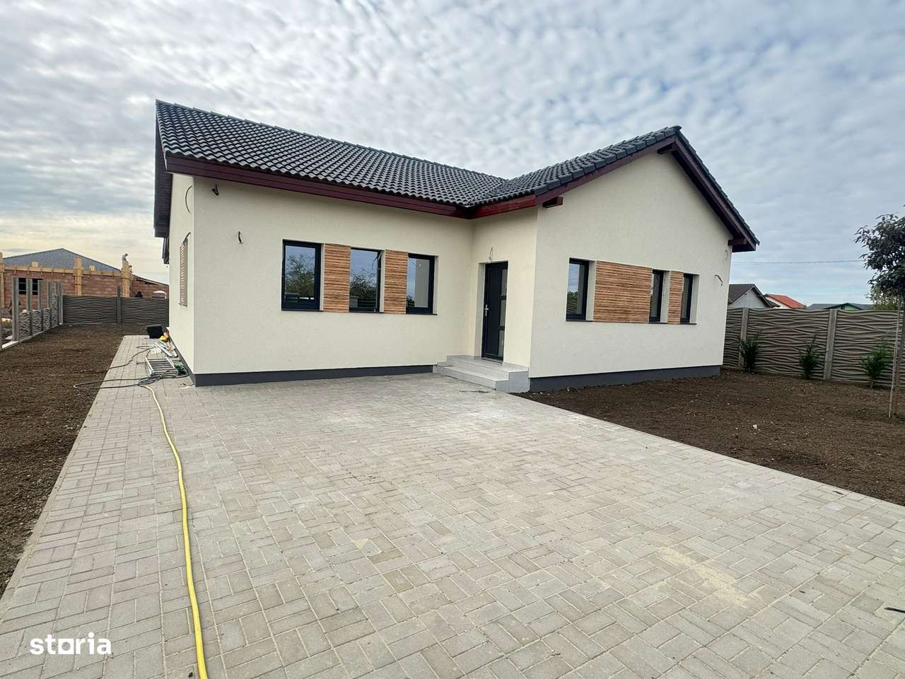 Casă individuală pe parter Moșnița Nouă  Toate utilitățile - Imagine principală: 3/14