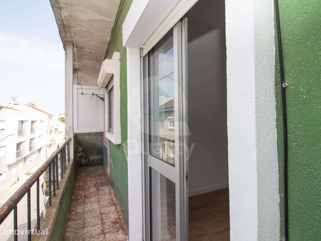 T1+1 Remodelado com Varanda e aproveitamento Sótão - Baixa da Banheira-6