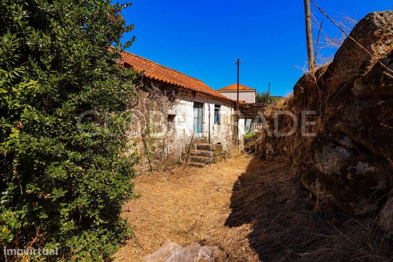 Conjunto Habitacional de 5 Moradias para Recuperar em Aboadela-32