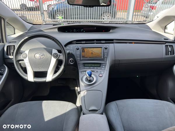Toyota Prius (Hybrid) Executive - 18