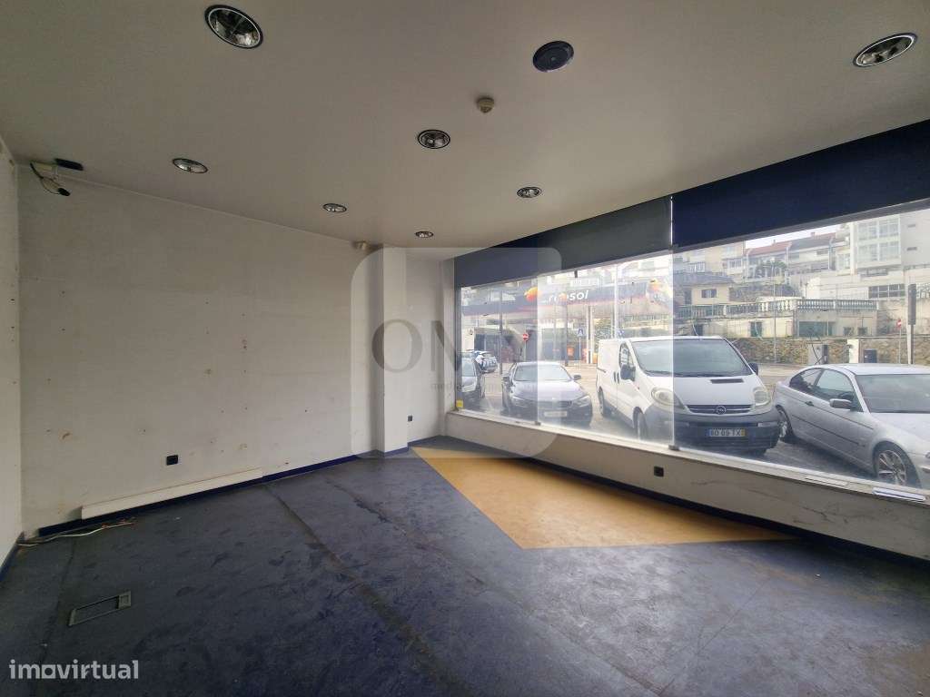 Loja com 2 frentes na Av. Aureliano Barrigas em Vila Real-14