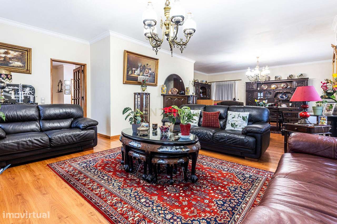 Moradia com características únicas na Aroeira-6