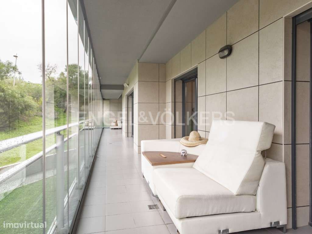 Amplo T2 com varanda e garagem na Urbanização da Malva Rosa - Grande imagem: 5/27