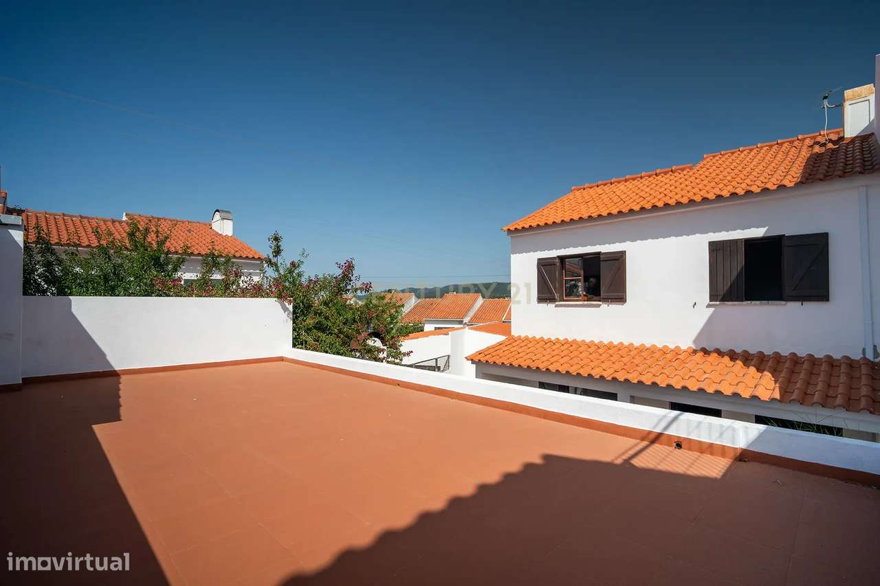 Moradia em Manique de cima, T3+1 com vista panorâmica, anexo e garagem-22