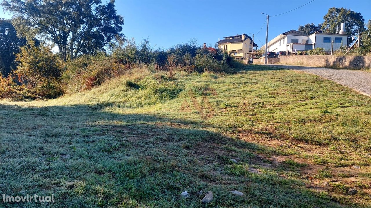 Terreno para Construção com 530m2 em Roriz, Santo Tirso