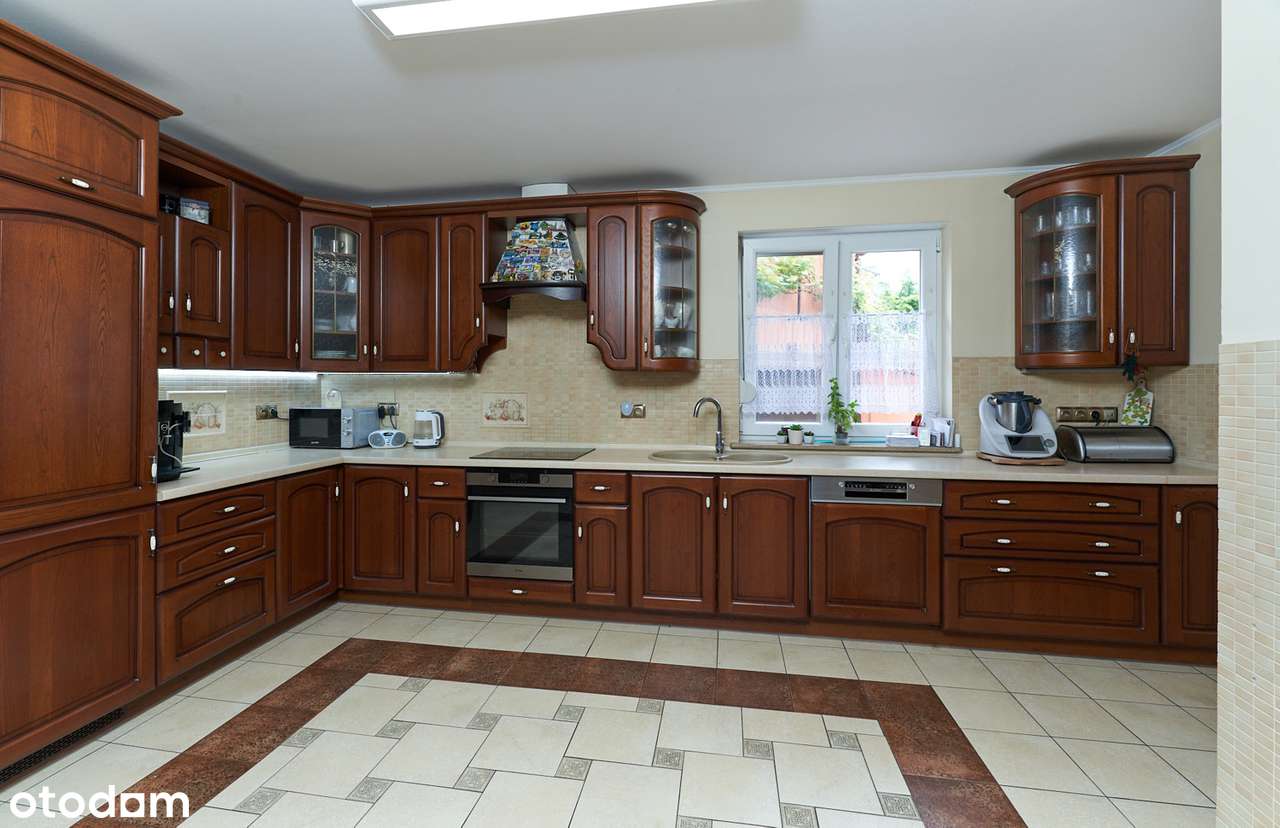 Zadbany duży dom dla jednej lub dwóch rodzin pod Poznaniem - FILM - Pełny obrazek: 5/20