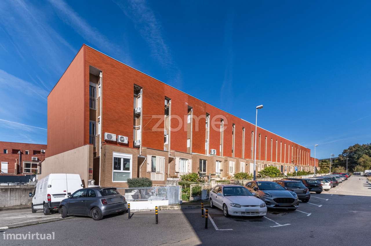 Moradia t4 em gaveto com espaço exterior em S. Vitor, Braga-1