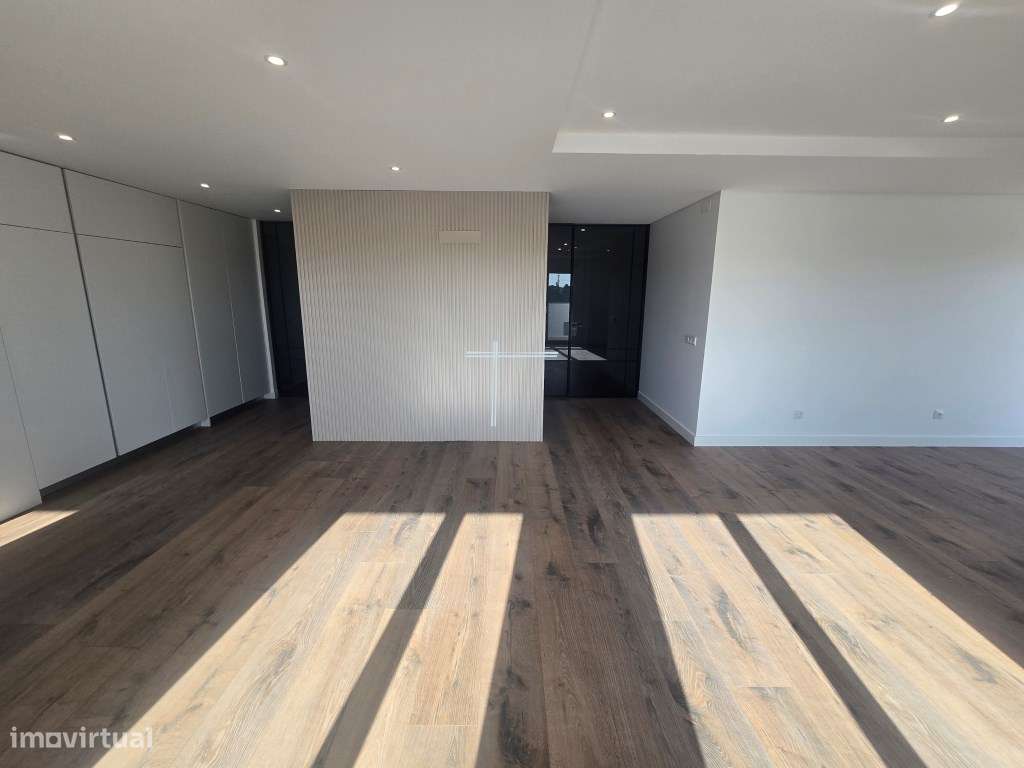 Apartamento T3, com varanda, arrecadação e parqueamento - Quinta do...-10