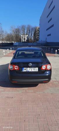 Volkswagen Jetta 2.0 TDI Comfortline - 6