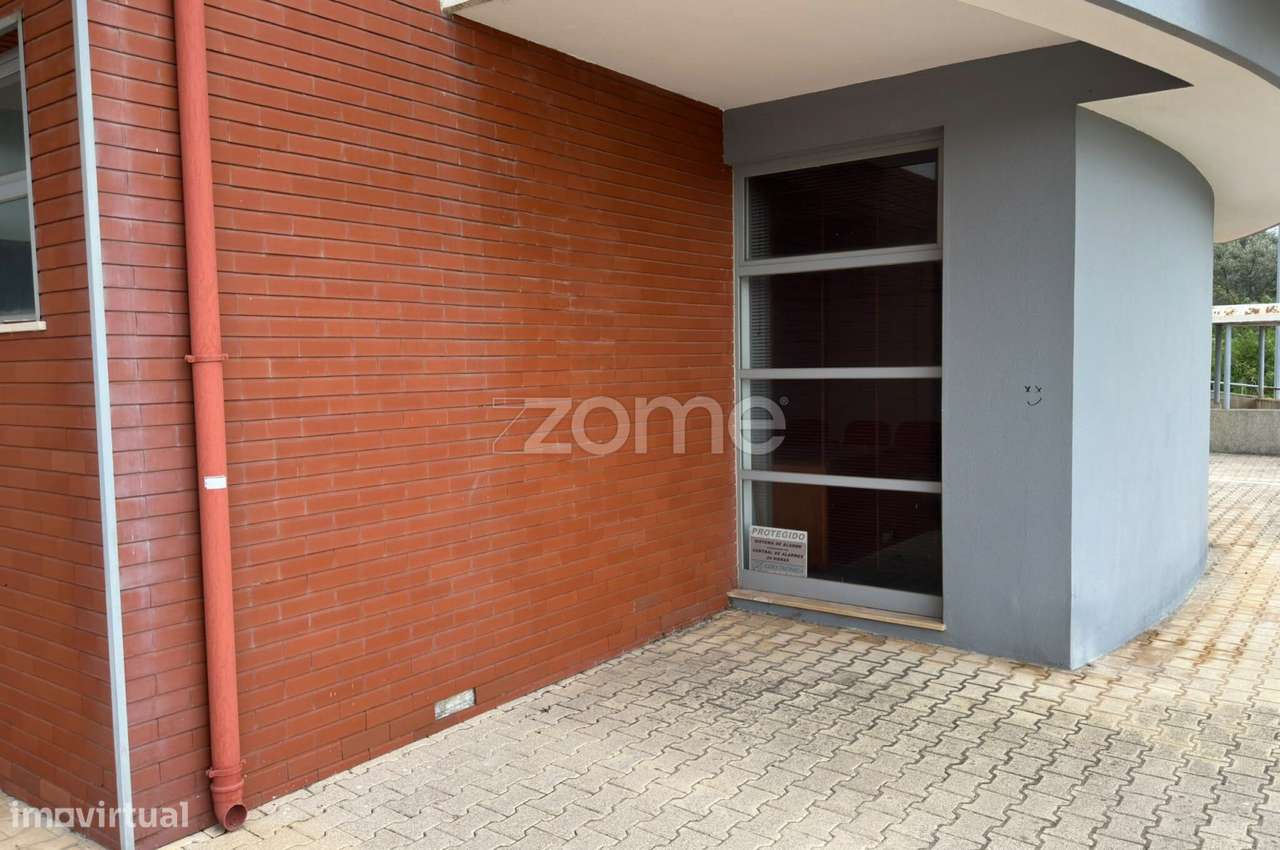 Loja de 108 m² com Potencial de Conversão em T3 – Santana, Sesimbra...-17