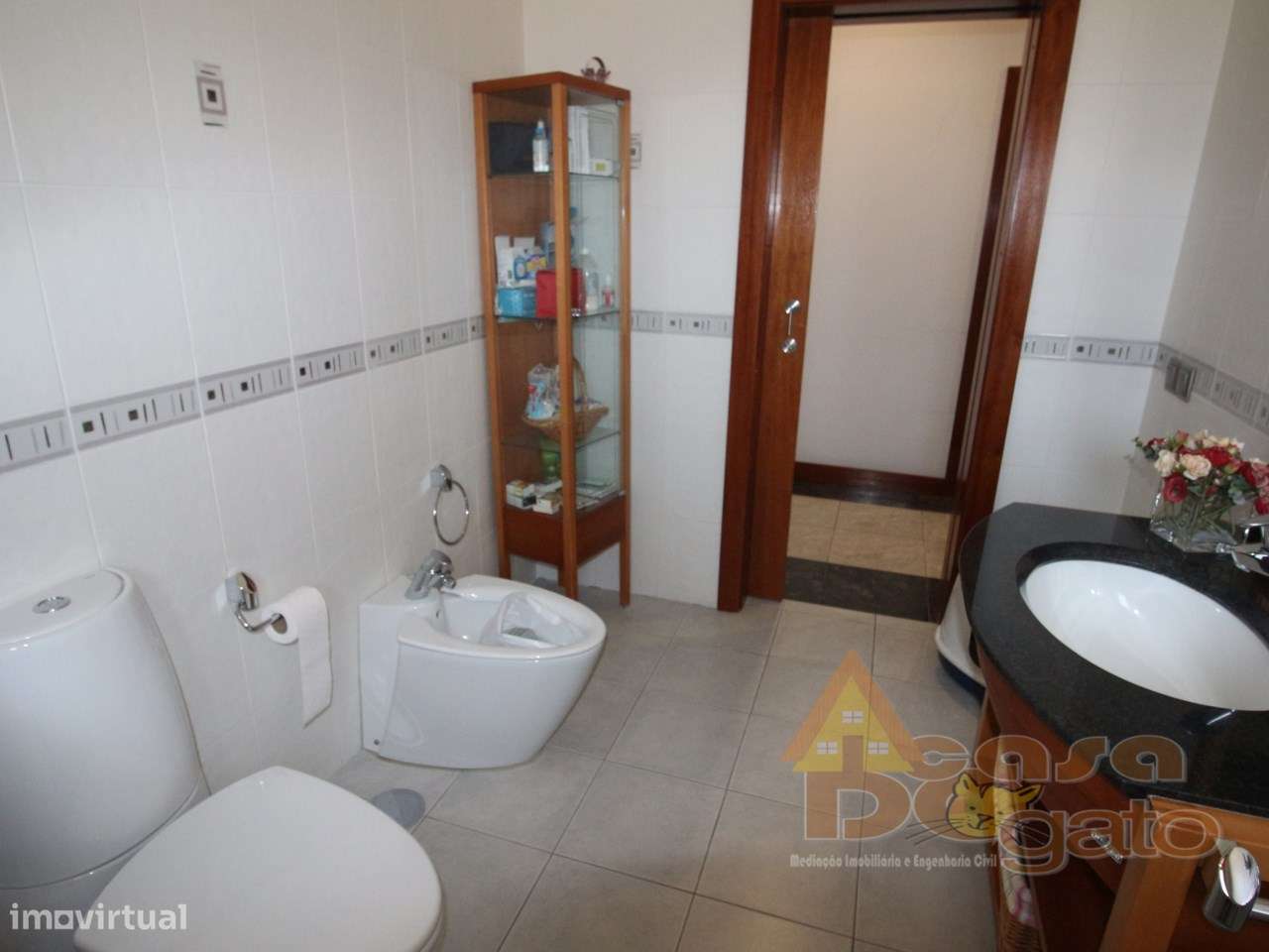 Moradia de 4 frentes com cave de 700 M2-9