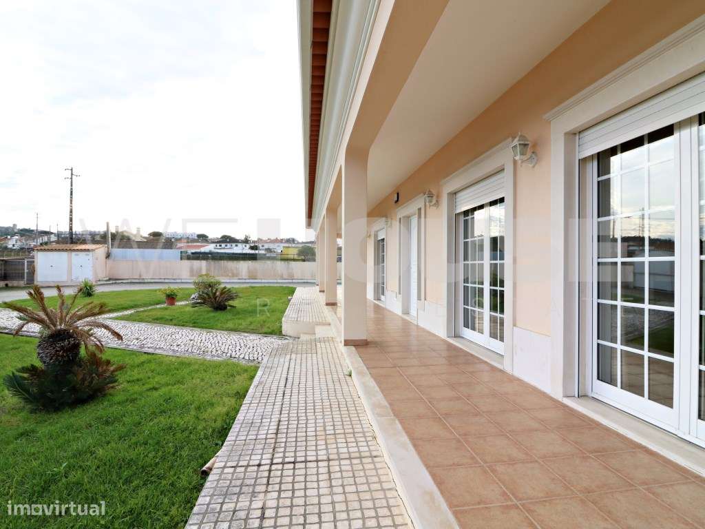 Moradia T4 com 280 m2, inserida em terreno com 2500 m2 em Palmela-29