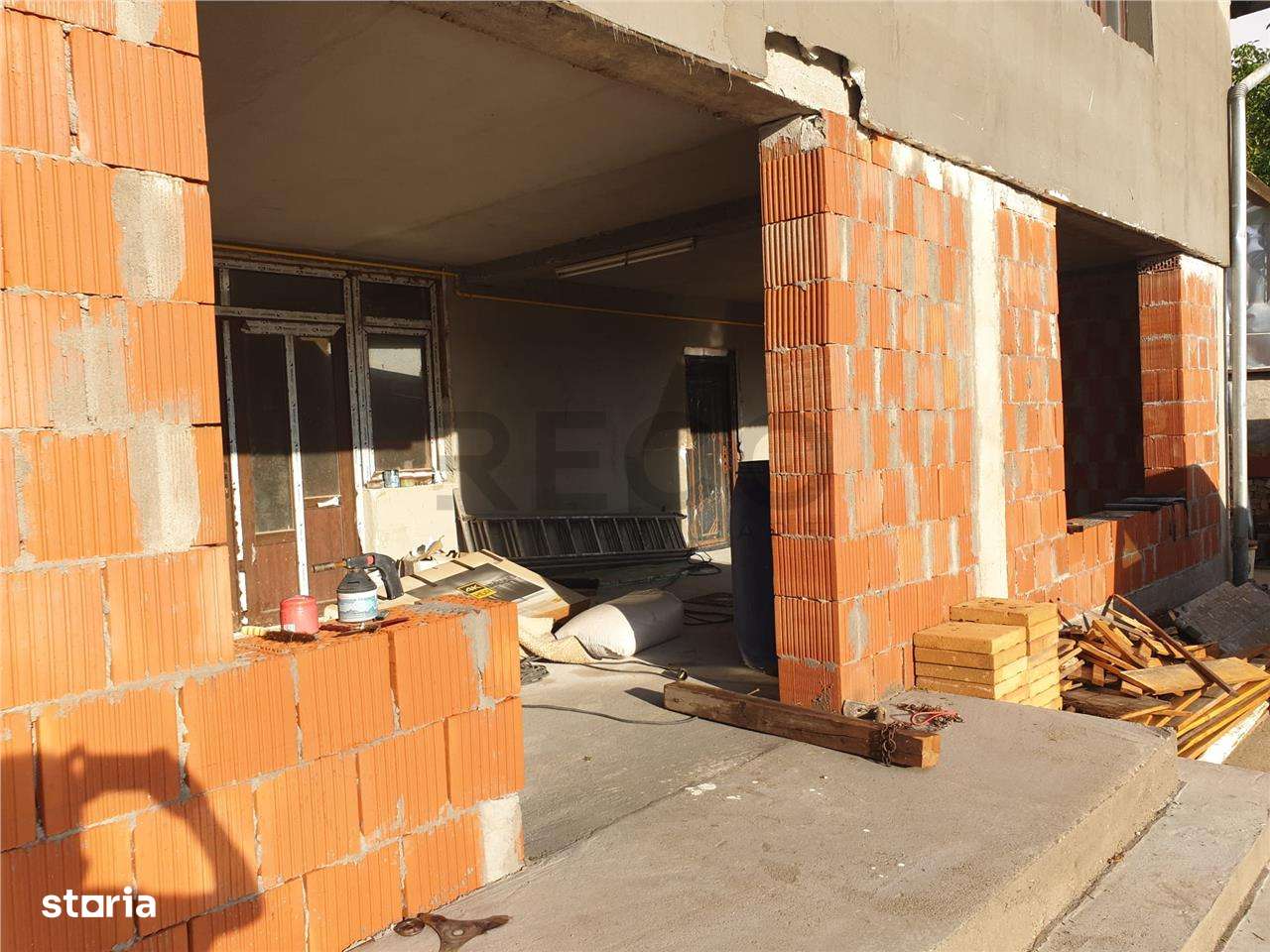 Teren Mare cu 2 case in Biharia. - Imagine principală: 4/20