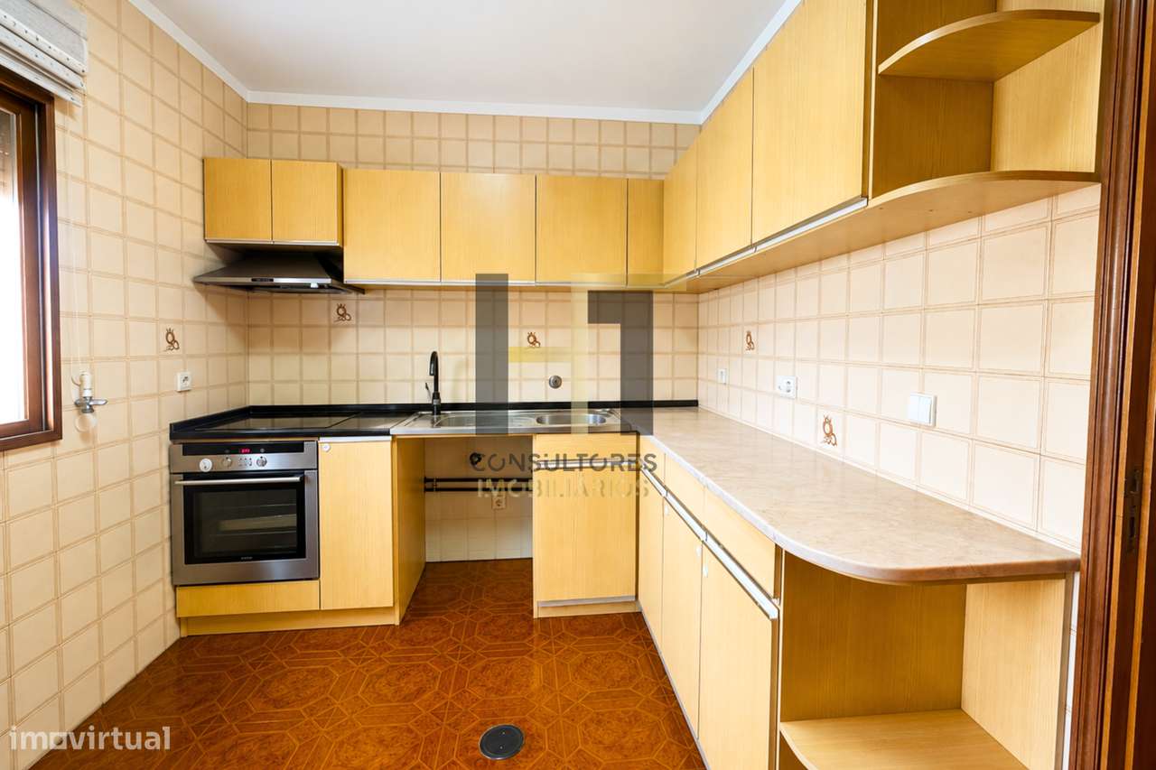 Apartamento T3 com Garagem e Duas Varandas a 5 Minutos do Metro e do I-4